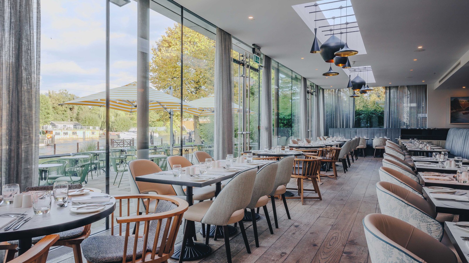 The Market Kitchen is well placed for dinner with a view. Large windows provide plenty of natural light as well as picturesque views of the Thames. And the food? A delightful buffet featuring deli delights, chef's specials that change daily and tasty British cuisine.