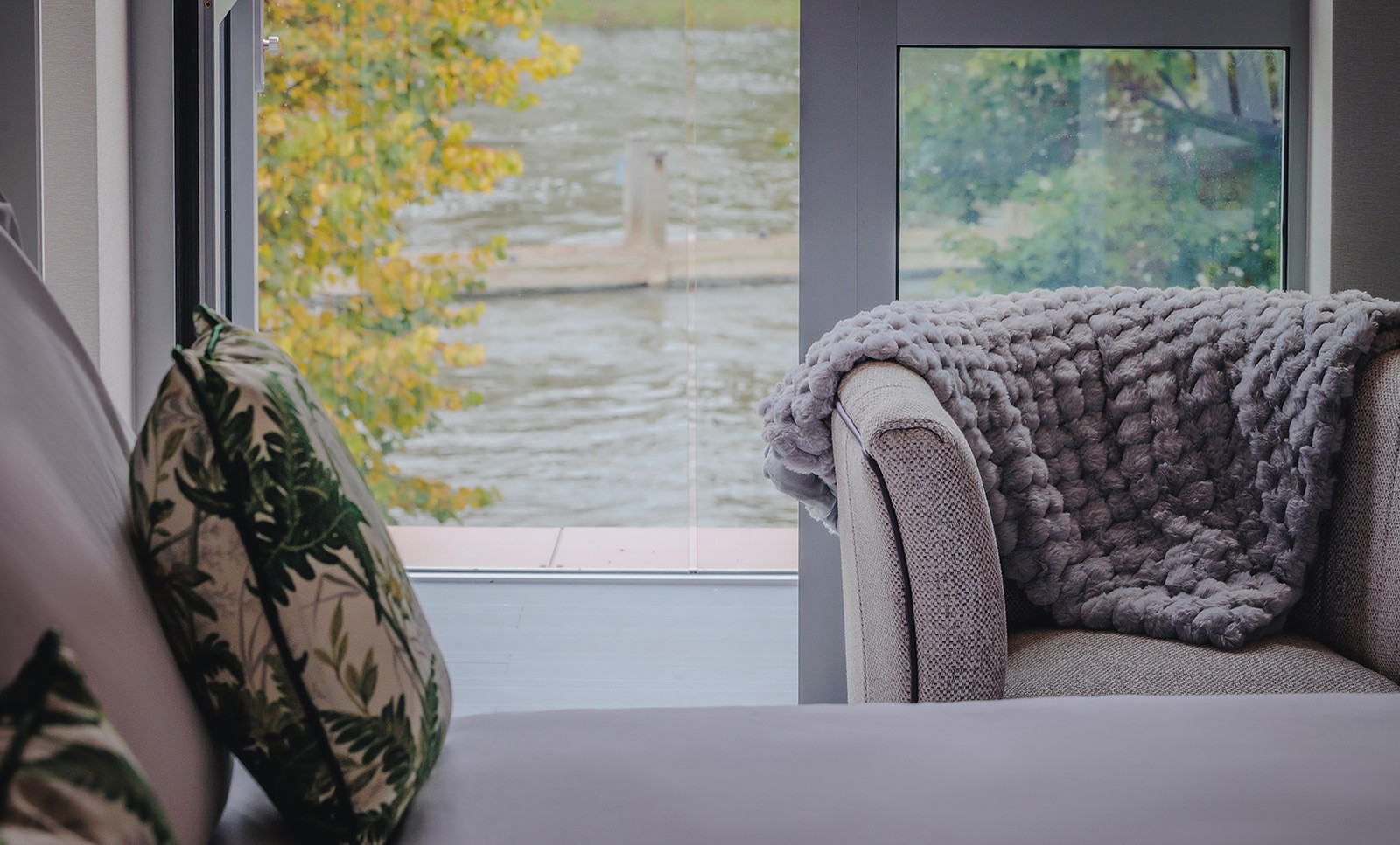 Select a Riverside View room and immerse yourself in the ultimate spa experience, with sweeping views of the River Thames to leave you feeling totally refreshed.