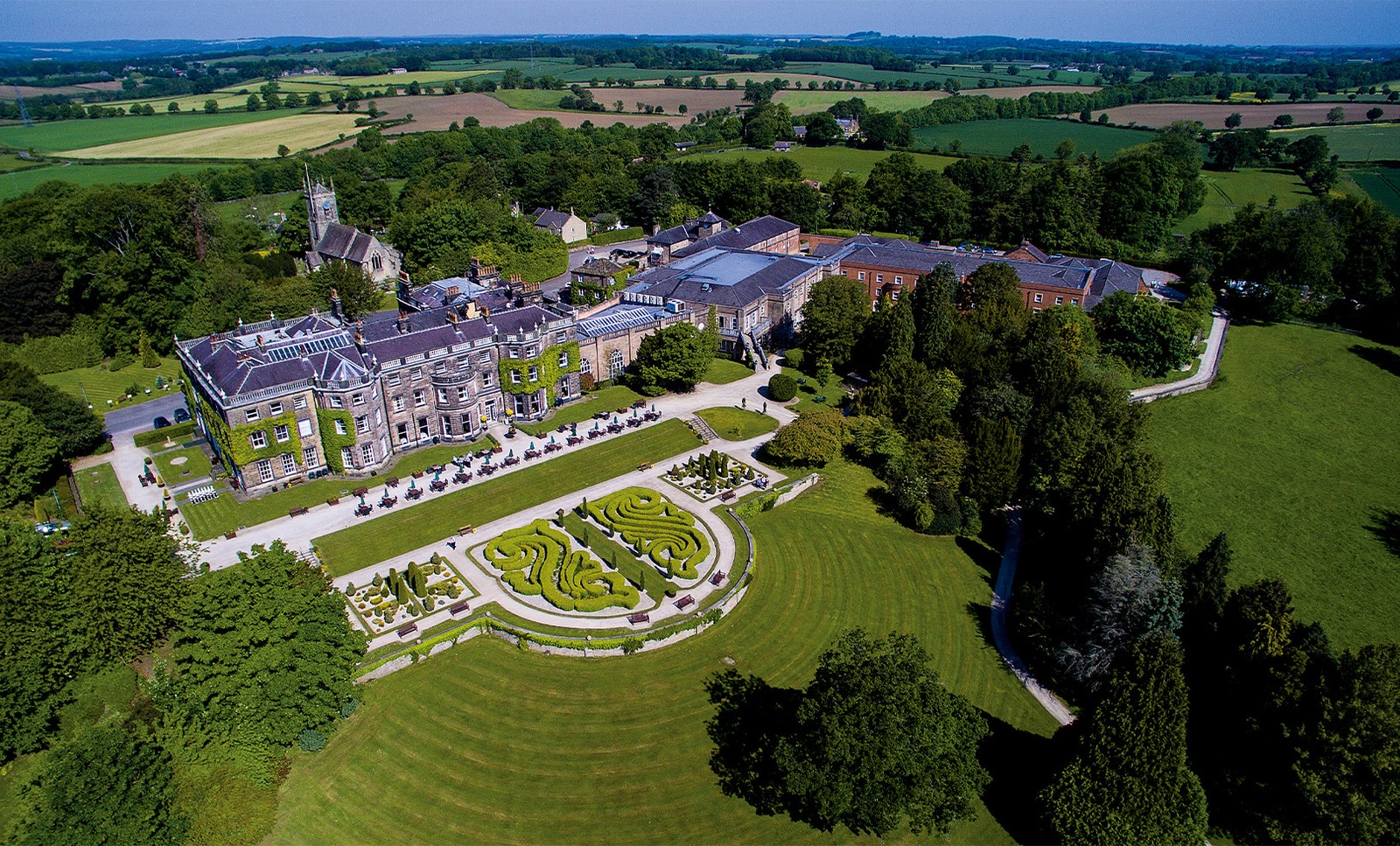 Surrounded by sprawling lawns and majestic trees, Nidd Hall is the perfect countryside escape. Who wouldn’t want to wander through this picture-perfect landscape?