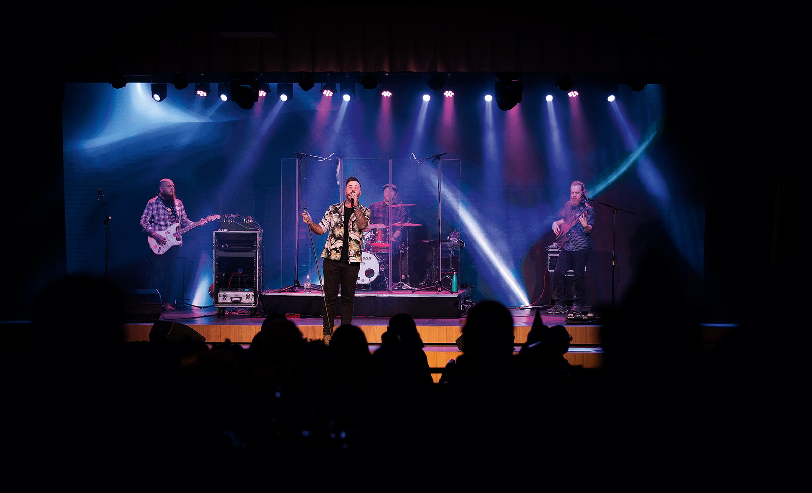 The music soars, the crowd cheers, and Heythrop Park proves there’s double the fun with two incredible venues to enjoy - choose from The Theatre and The Late Lounge and get ready for the time of your life.