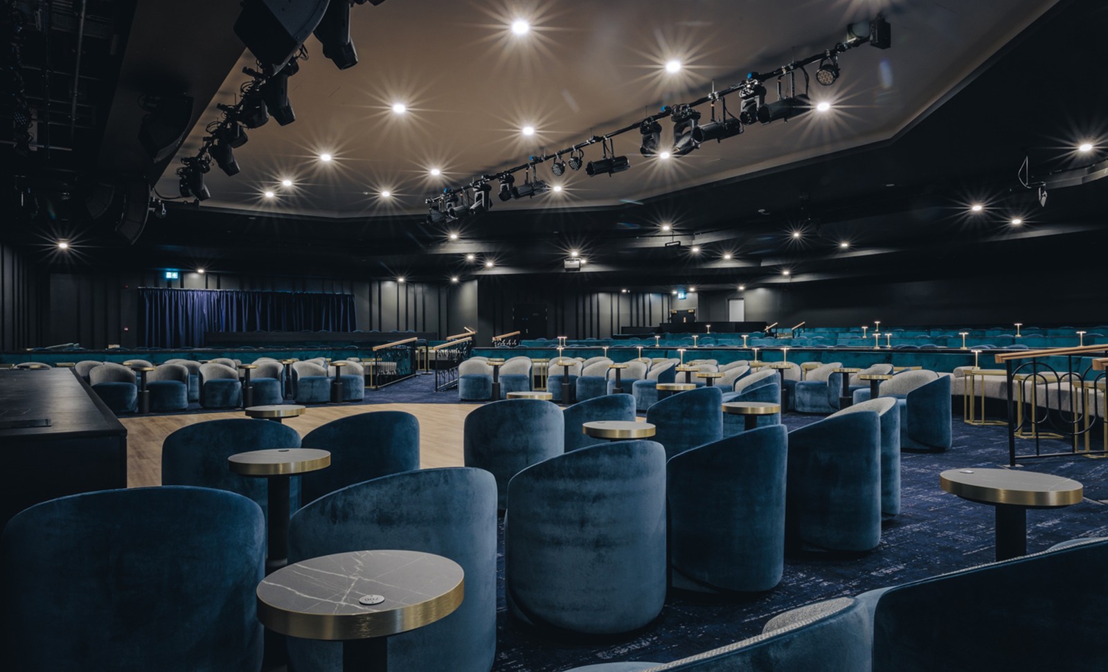 Step into the Live Lounge at The Runnymede on Thames, a purpose-built theatre venue where every seat guarantees you will be close to the action.