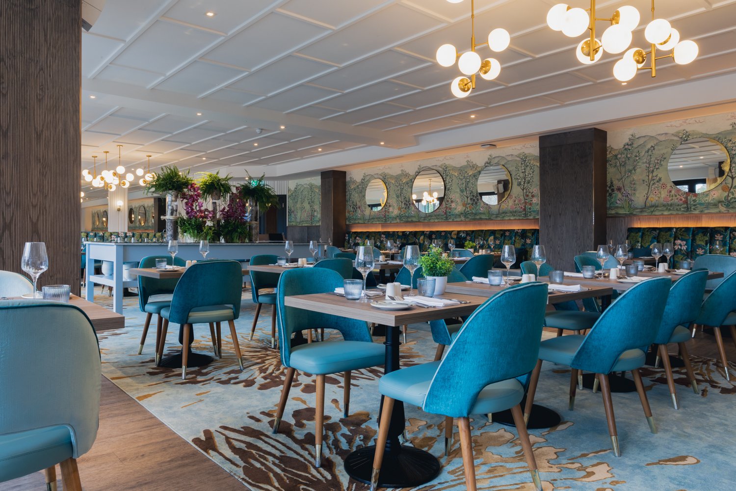 Brasserie32: The restaurant decor is modern and bright, creating a warm and welcoming atmosphere, enhanced by natural light from large windows that overlook Bell Weir Lock.