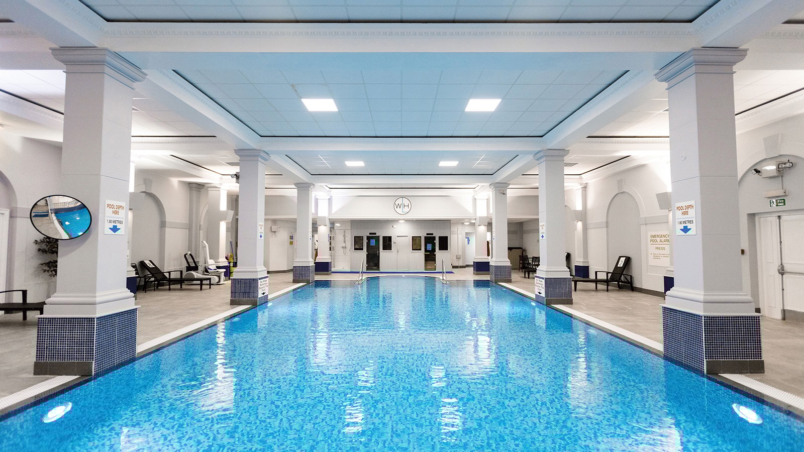The large indoor pool is available to use morning, noon and early evening - you plan your days.