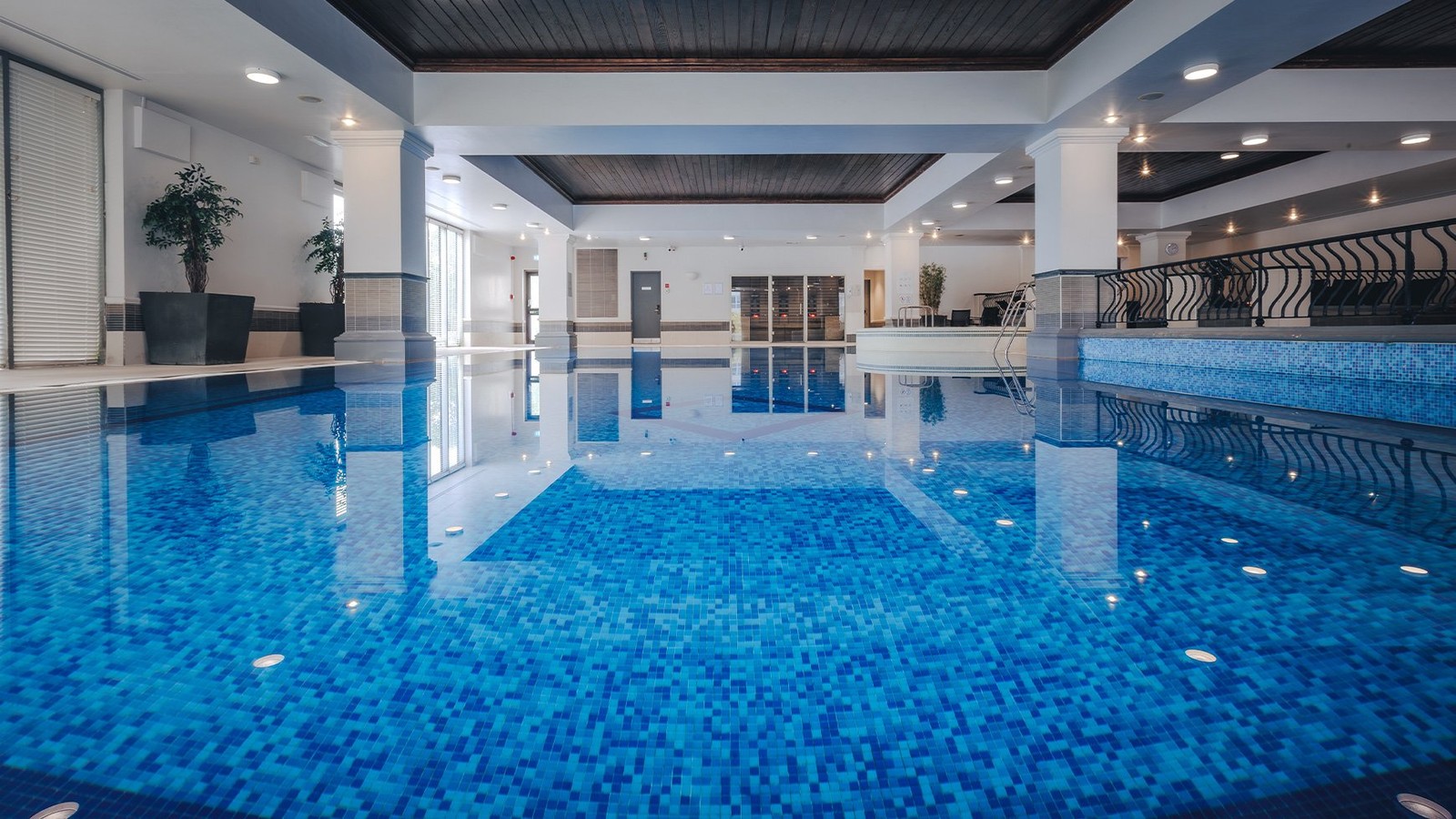 Take a dip in our 18-metre heated indoor pool then spend some time enjoying more facilities, including a whirlpool bath, sauna, steam room, infra-red cabin and comfortable loungers.