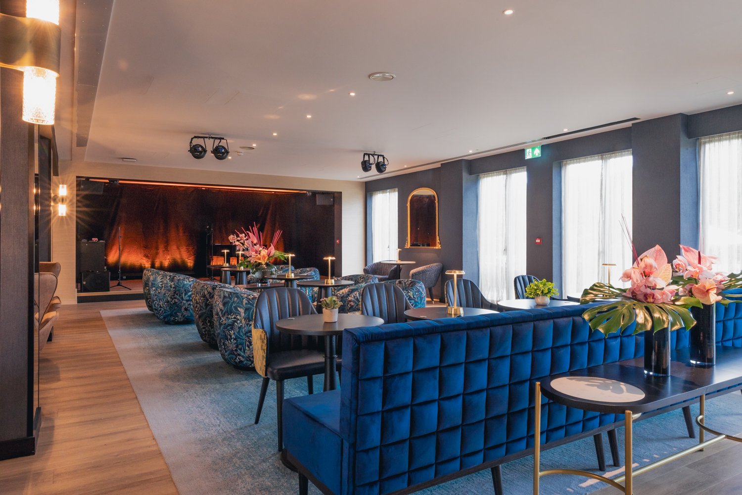 The Live Lounge bar provides the perfect setting to keep drinks and conversation flowing.