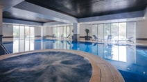 The bubble pool and pool inside the spa at The Runnymede on Thames