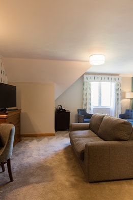 Royale Room in Sinah Warren