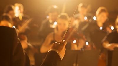 Concert master leading and orchestra