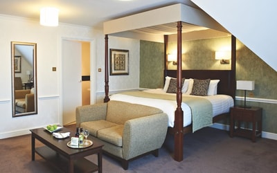 Contemporary royale at Cricket St. Thomas