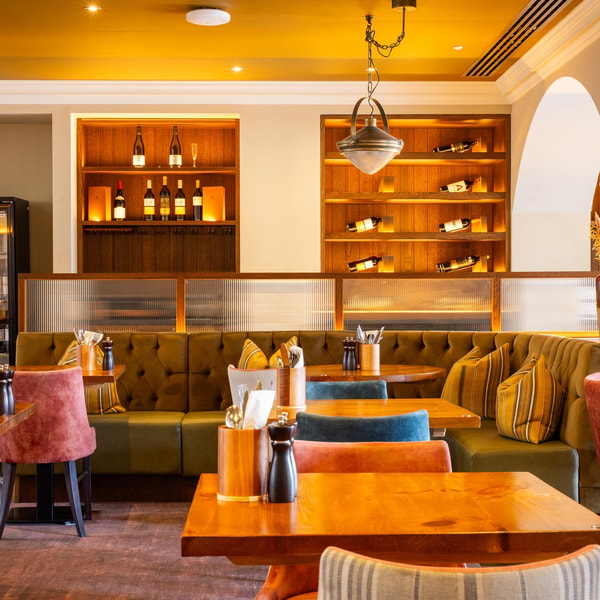 The Travelling Duke restaurant is one of three restaurants at Heythrop Park, where you can enjoy delicious a la carte breakfasts and comforting dinners.