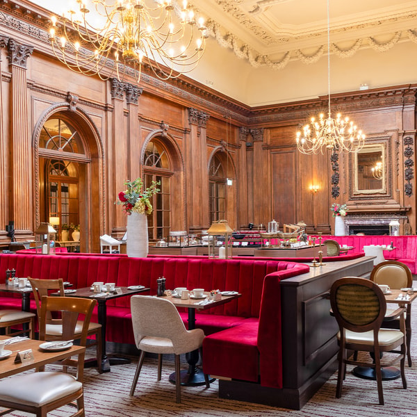 Brasserie32 is an elegant restaurant offering à la carte breakfast and dinner, where every meal feels like a special occasion.