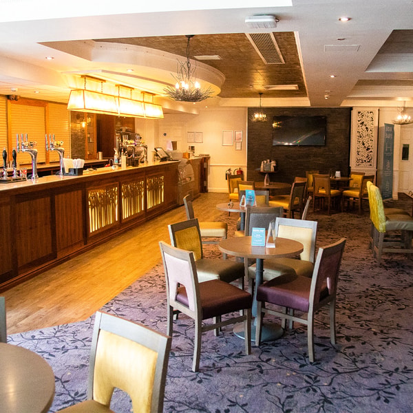 When evening falls, head to the Late Lounge Bar - where every table tells a story and every chair invites a chat. Perfect for gathering with friends, or simply soaking in the lively atmosphere.