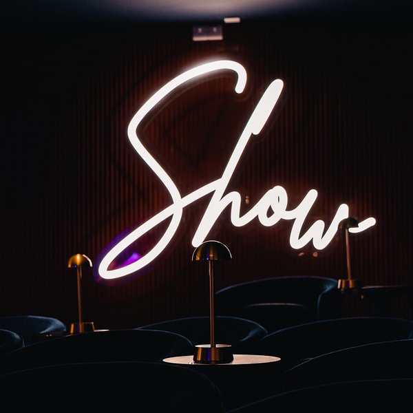 Heythrop Park is the only Warner Hotel with two entertainment venues, the Live Lounge and the Theatre, so you can choose when and where you want to spend your evening.