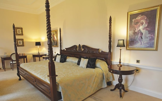 Historic suite at Cricket St. Thomas