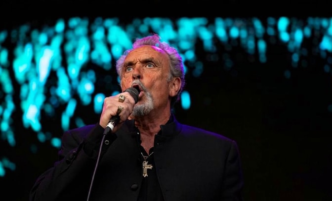 Simon Howard performing as Tom Jones