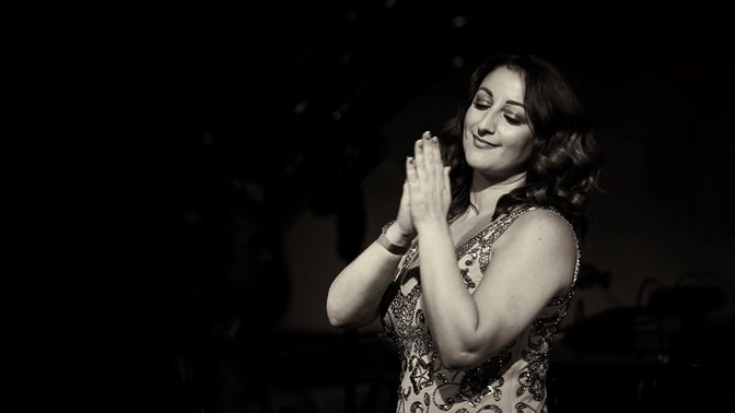 Simone Kaye - Divas Through The Decades