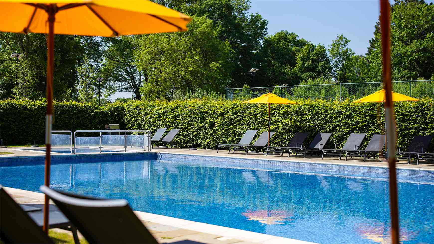 The outdoor pool at The Runnymede on Thames
